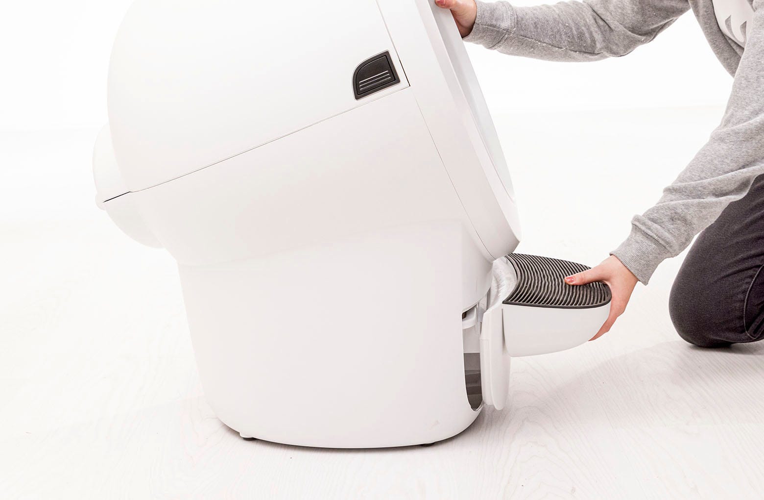 Sliding the waste drawer back into place