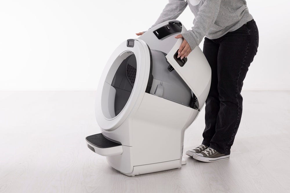 Installing the bonnet on the Litter-Robot 5